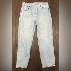 Abercrombie & Fitch Ultra High Rise Ankle Straight Jeans Light Wash Size 28